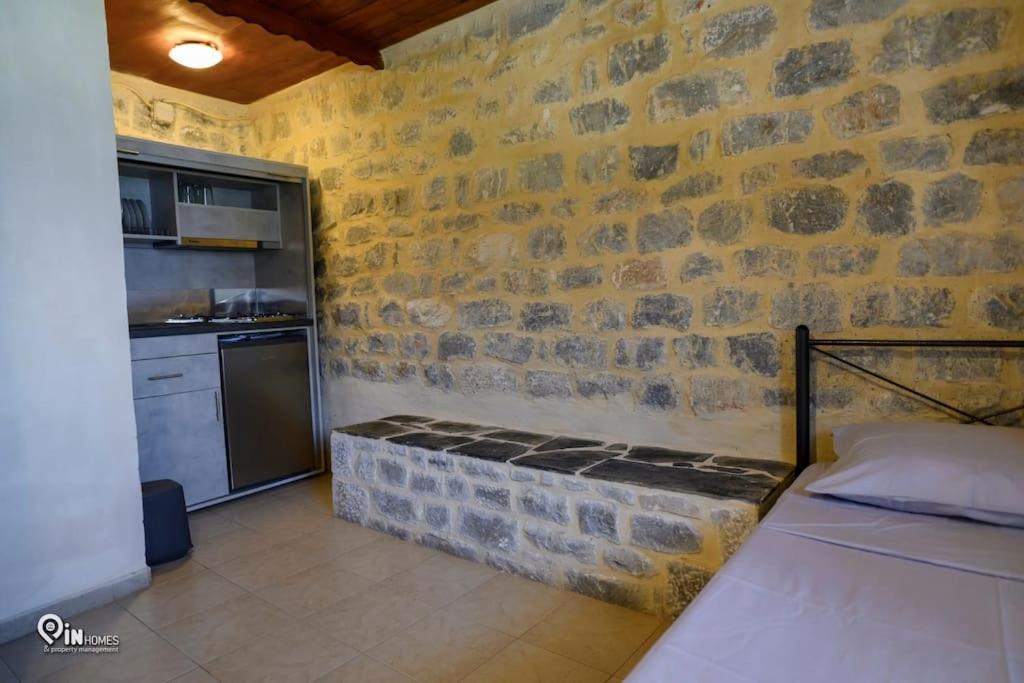Faskomilo Stone House On The