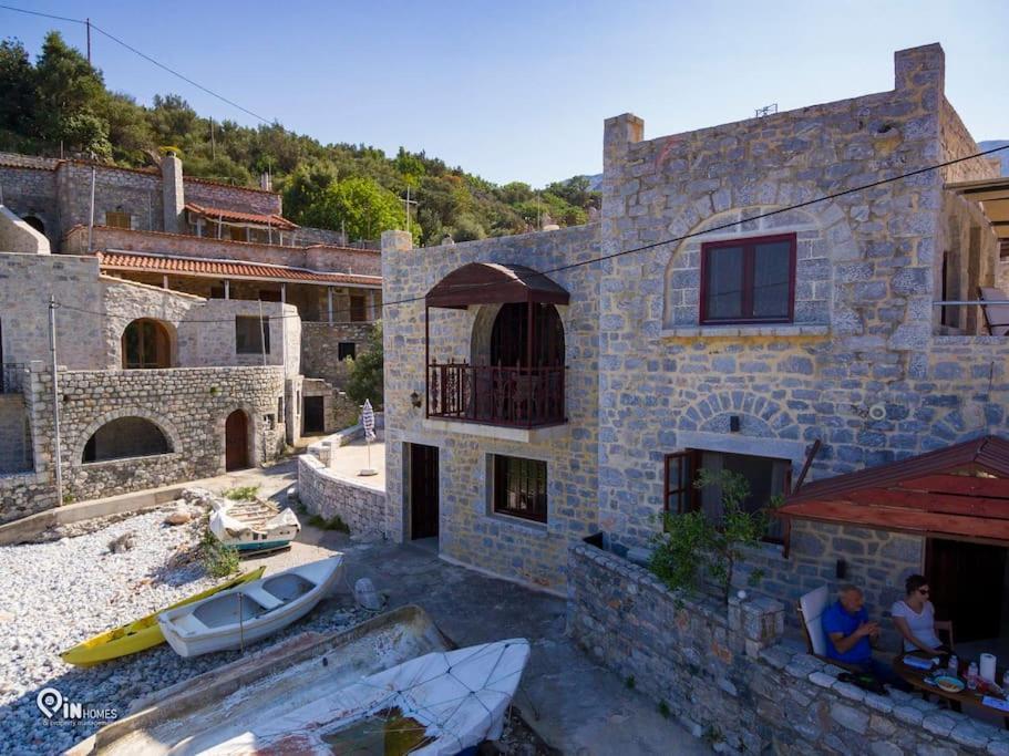 Faskomilo Stone House On The