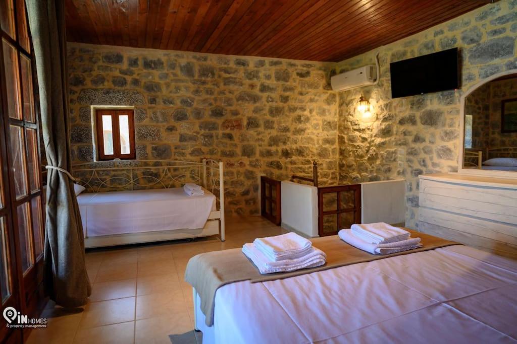 Faskomilo Stone House On The *