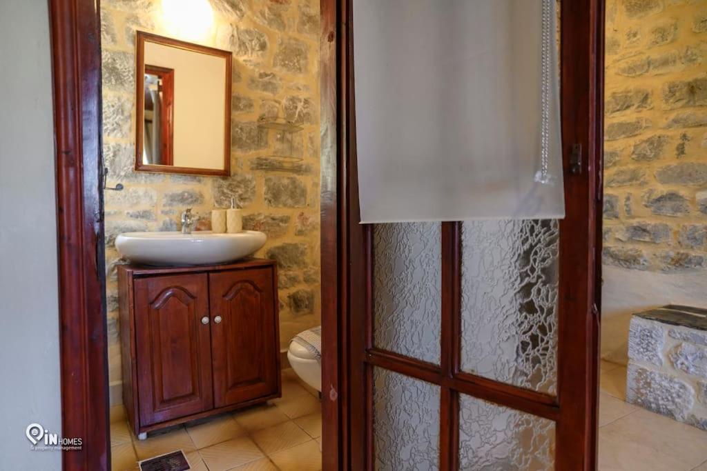 Faskomilo Stone House On The