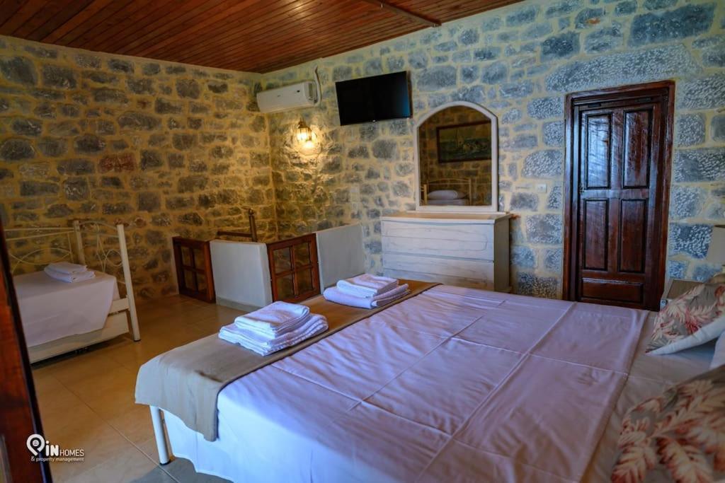 Faskomilo Stone House On The Khalkia